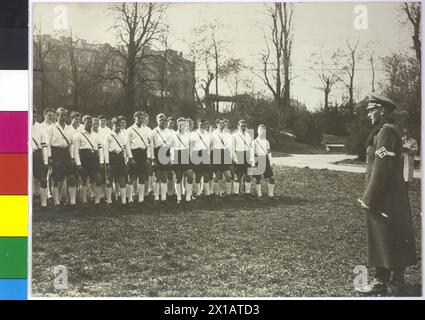 Ouverture de la première académie Fuehrer la Jeunesse hitlérienne dans le palais Czartoryski à Vienne, le leader local du tisserand de la Jeunesse hitlérienne parle pour le rapport Jeunesse hitlérienne, 31.3.1938 - 19380331 PD0012 - Rechteinfo : droits gérés (RM) Banque D'Images