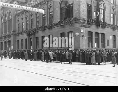 Plébiscite à Vienne, devant un bureau de vote dans favori, 10.4.1938 - 19380410 PD0048 - Rechteinfo : droits gérés (RM) Banque D'Images