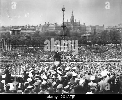 Premier mai 1938, à Vienne, rassemblement sur la Heldenplatz (place), 1.5.1938 - 19380501 PD0131 - Rechteinfo : Rights Managed (RM) Banque D'Images