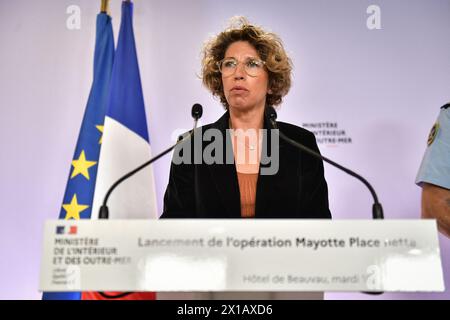La vice-ministre française des territoires d’outre-mer Marie Guevenoux intervient lors d’une conférence de presse sur la lutte contre l’immigration clandestine et la délinquance à Mayotte au ministère français de l’intérieur et d’outre-mer, à Paris le 16 avril 2024. Photo Firas Abdullah/ABACAPRESS.COM Banque D'Images