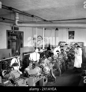 Soutien-gorge Fuschl S Salzburg, 'Maka' - usine de lames de rasoir. Vue intérieure, 01.07.1949 - 19490701 PD0057 - Rechteinfo : droits gérés (RM) Banque D'Images