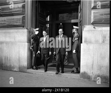 Conférence des ambassadeurs à travers l'Autriche, conférence des ambassadeurs à travers le traité autrichien dans la maison de l'industrie à Schwarzenbergplatz. Left E. Thompson pendant la lâche de la maison, 02.05.1955 - 19550502 PD0005 - Rechteinfo : droits gérés (RM) Banque D'Images