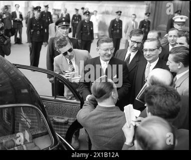 Conférence des ambassadeurs à travers l'Autriche., conférence des ambassadeurs à travers le traité autrichien dans la maison de l'industrie sur la Schwarzenbergplatz. Leopold Figl avec la mission autrichienne., 03.05.1955 - 19550503 PD0007 - Rechteinfo : droits gérés (RM) Banque D'Images