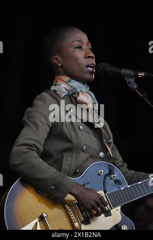 Rako Traore se produit lors du festival WOMAD 2013, à Charlton Park, Wiltshire. Banque D'Images