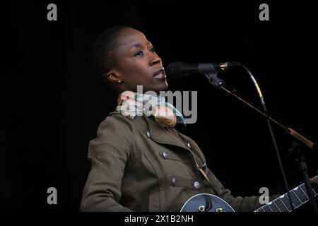 Rako Traore se produit lors du festival WOMAD 2013, à Charlton Park, Wiltshire. Banque D'Images