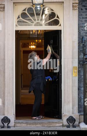Londres, Royaume-Uni. 16 avril 2024. Porte du 10 Downing Street London. Crédit : Ian Davidson/Alamy Live News Banque D'Images