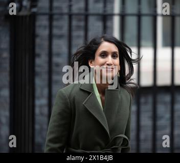 Downing Street, Londres, Royaume-Uni. 16 avril 2024. Claire Coutinho, députée, secrétaire d'État à la sécurité énergétique et Net Zero quitte le 10 Downing Street après une réunion hebdomadaire du cabinet. Crédit : Malcolm Park/Alamy Live News Banque D'Images