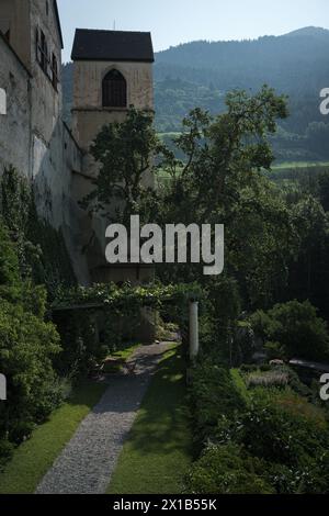 L'ancien château dans les Alpes dans la région du Tyrol du Sud Banque D'Images