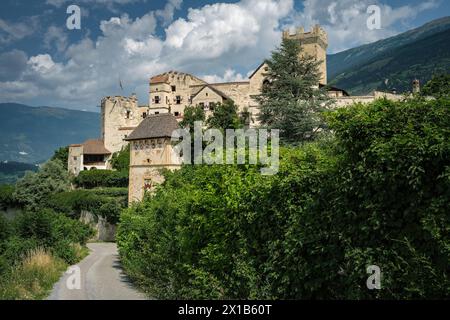 L'ancien château dans les Alpes dans la région du Tyrol du Sud Banque D'Images