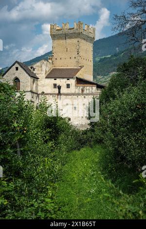 L'ancien château dans les Alpes dans la région du Tyrol du Sud Banque D'Images