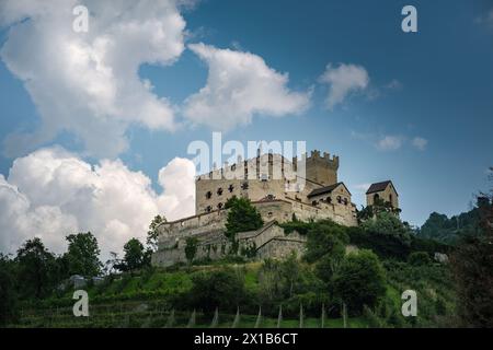 L'ancien château dans les Alpes dans la région du Tyrol du Sud Banque D'Images