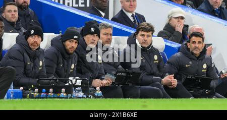 Londres, Royaume-Uni. 15 avril 2024 - Chelsea v Everton - premier League - Stamford Bridge. Mauricio Pochettino et son équipe d'entraîneurs. Crédit photo : Mark pain / Alamy Live News Banque D'Images