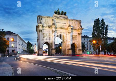 Siegestor (porte de la victoire) Arc de triomphe dans le centre-ville de Munich, Allemagne Banque D'Images