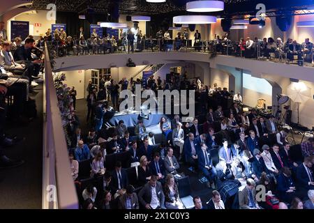 Bruxelles, Belgique. 16 avril 2024. Les gens assistent à la Conférence nationale sur le conservatisme du NatCon, au Claridge, à Sint-Joost-TEN-Node/ Saint-Josse-TEN-Noode, Bruxelles, mardi 16 avril 2024. BELGA PHOTO JAMES ARTHUR GEKIERE crédit : Belga News Agency/Alamy Live News Banque D'Images