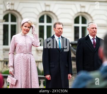 Le Roi belge Filip et la Reine Mathilde avec le Grand-Duc Henri, Bruxelles, Belgique, 16 avril 2024 - visite d'Etat du Luxembourg en Belgique Banque D'Images