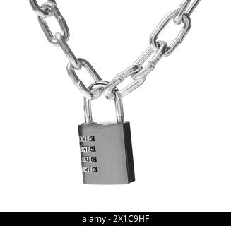 Cadenas à combinaison en acier et chaîne isolé sur blanc Banque D'Images