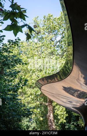 Détail du kiosque à café en été. The Serpentine Coffee House, Londres, Royaume-Uni. Architecte : Mizzie Studio, 2019. Banque D'Images