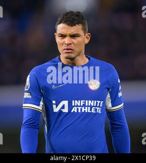 Londres, Royaume-Uni. 15 avril 2024 - Chelsea v Everton - premier League - Stamford Bridge. Thiago Silva de Chelsea en action. Crédit photo : Mark pain / Alamy Live News Banque D'Images