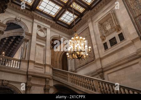 Escalier d'honneur à l'intérieur de l'hôtel de ville de Barcelone, Espagne Banque D'Images