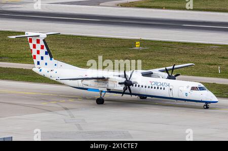 Un Bombardier Dash 8 Q400 de Croatia Airlines jusqu'à la piste de l'aéroport de Zurich. Enregistrement 9A-CQC. (Zürich, Suisse, 24.02.2024) Banque D'Images