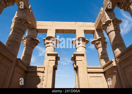 Kiosque de Trajan, complexe du temple de Philae, île d'Agilkia, réservoir du barrage d'Assouan. Lieu de sépulture d'Osiris. Égypte Banque D'Images