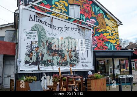 Autour de St Werburgh, une banlieue de Bristol UK affiche promouvant les allotissements et résistant à l'augmentation de loyer des conseils de Bristol. Banque D'Images