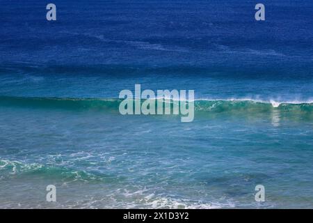 Mer Atlantique et vagues à El Cotillo, Fuerteventura, îles Canaries, Espagne, Europe. Prise en février 2024 Banque D'Images