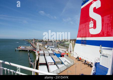 Ferry Stena Line chargé de conteneurs en attente de départ du Hook of Holland (Hoek van Holland) près de Rotterdam, pays-Bas. Banque D'Images