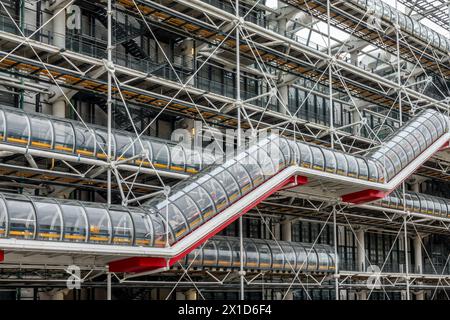 Extérieur du bâtiment Centre Pompidou (ou Beaubourg), architecture moderne à l'intérieur et à l'extérieur par Renzo Piano et Richard Rogers à Paris France Banque D'Images