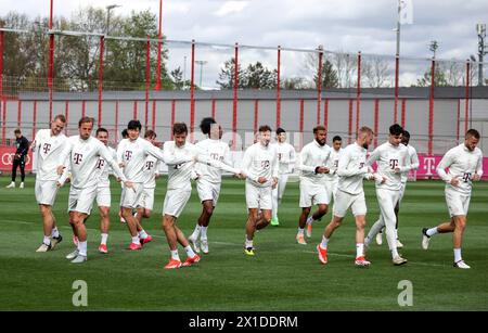 MUNICH, ALLEMAGNE - 16 AVRIL : les joueurs du FC Bayern lors de la session d'entraînement du FC Bayern München à Säbenerstrasse le 16 avril 2024 à Munich, Allemagne. © diebilderwelt / Alamy Live News Banque D'Images