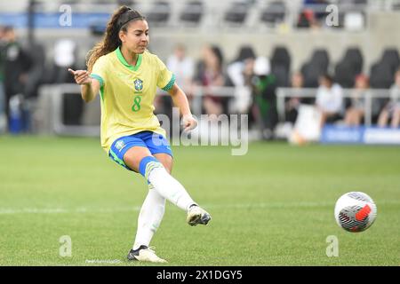 Columbus, Ohio, États-Unis. 9 avril 2024. La défenseuse brésilienne Angelina (8) tire contre le Japon lors de tirs de pénalité dans leur match à Columbus, Ohio, USA. Crédit : Brent Clark/Alamy Live News Banque D'Images