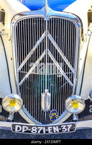 1955 Citroen traction avant 11 BL Cabriolet universelle Open Tourer Motor car - centre de la France. Banque D'Images