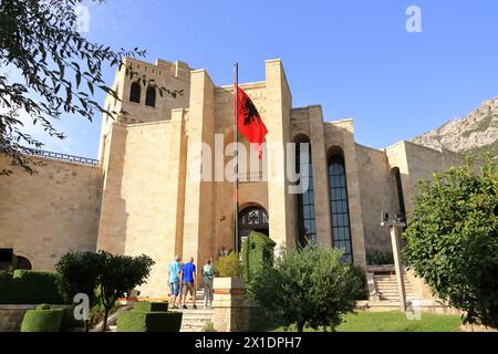 22 septembre 2023 - Kruja en Albanie : ruines de la mosquée Fatih Sultan Mehmet sur le terrain du château de Kruja Banque D'Images