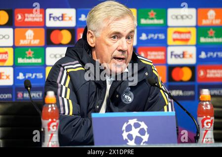 Manchester, Royaume-Uni. 16 avril 2024. Carlo Ancelotti, manager du Real Madrid, parle lors d'une conférence de presse avant le match de Ligue des Champions demain au stade Etihad de Manchester. Photo : Andrew Yates/Sportimage crédit : Sportimage Ltd/Alamy Live News Banque D'Images