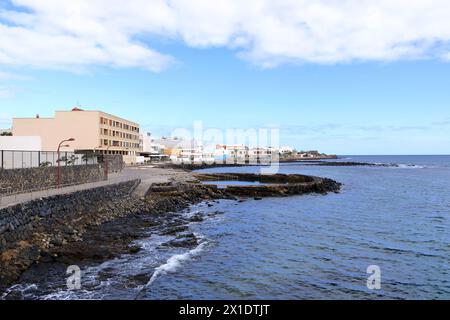 Puerto del Rosario, Fuerteventura en Espagne - 24 novembre 2023 : vue sur la plage des îles Canaries Banque D'Images