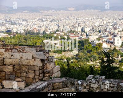 L'ancienne Agora d'Athènes et le temple d'Héphaïstus vus de l'Acropole, Athènes, Grèce. Banque D'Images