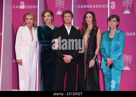 CANNES, FRANCE - 09 AVRIL : Elsie de Brauw, Martijn Lakemeier, Delfina Chaves, Saskia Diesing assistent au Pink Carpet Maxima le cinquième jour de la 7e Can Banque D'Images