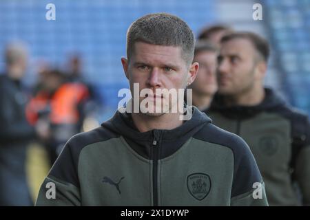 Ben Killip de Barnsley arrive lors du match de Sky Bet League 1 Portsmouth vs Barnsley à Fratton Park, Portsmouth, Royaume-Uni, le 16 avril 2024 (photo par Alfie Cosgrove/News images) Banque D'Images