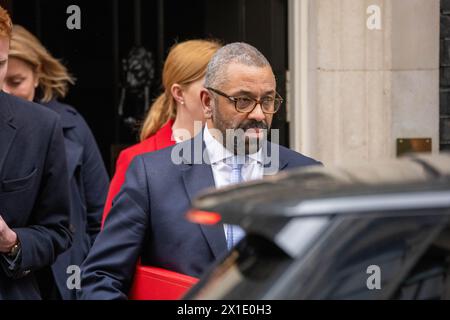 Londres, Royaume-Uni. 16 avril 2024. Michael Gove, secrétaire de nivellement, et James Smarverly, ministre de l'intérieur, à Downing Street, London James Smarverly, Ministre de l'intérieur, crédit : Ian Davidson/Alamy Live News Banque D'Images