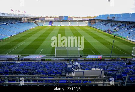 Portsmouth, Royaume-Uni. 16 avril 2024. Vue au sol à l'intérieur du stade pendant le match Portsmouth FC vs Barnsley FC SKY BET EFL League 1 à Fratton Park, Portsmouth, Hampshire, Angleterre, Royaume-Uni le 16 avril 2024 crédit : Every second Media/Alamy Live News Banque D'Images