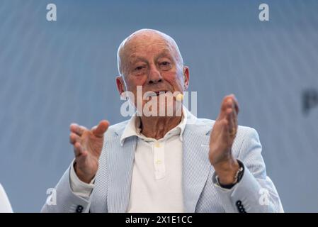 Milan, Italie. 16 avril 2024. Lord Norman Foster oregon dell'Università Politecnico durante la Milano Design week 2024 - Cronaca - Milano, Italia - Martedì, 16 Aprile 2024 (foto Stefano Porta/LaPresse) Lord Norman Foster invité de l'Université Polytechnique pendant la Milan Design week 2024 - News - Milan, Italie - mardi 16 avril 2024 (photo Stefano Porta/LaPresse) crédit : LaPresse/Alamy Live News Banque D'Images