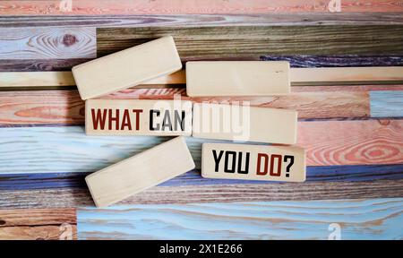 Cubes en bois avec l'inscription que pouvez-vous faire sur un beau fond vintage Banque D'Images