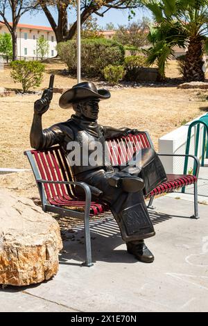 Mascotte de cow-boy devant le bâtiment de l'Union étudiante Corbett Canter sur le campus de l'Université d'État du Nouveau-Mexique à Las Cruces NM Banque D'Images