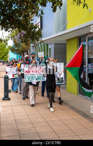 Supoort pour la Palestine et protestation anti-juive de la population contre la guerre en Palestine vue à Las Cruces, NM Banque D'Images