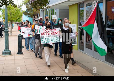 Supoort pour la Palestine et protestation anti-juive de la population contre la guerre en Palestine vue à Las Cruces, NM Banque D'Images