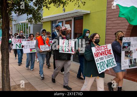 Supoort pour la Palestine et protestation anti-juive de la population contre la guerre en Palestine vue à Las Cruces, NM Banque D'Images