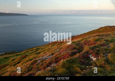 Vue sur la péninsule de tête de mouton depuis l'île de Bere sur la péninsule de Beara sur la Wild Atlantic Way à West Cork en Irlande Europe Banque D'Images