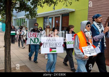 Supoort pour la Palestine et protestation anti-juive de la population contre la guerre en Palestine vue à Las Cruces, NM Banque D'Images