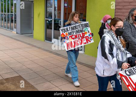 Supoort pour la Palestine et protestation anti-juive de la population contre la guerre en Palestine vue à Las Cruces, NM Banque D'Images