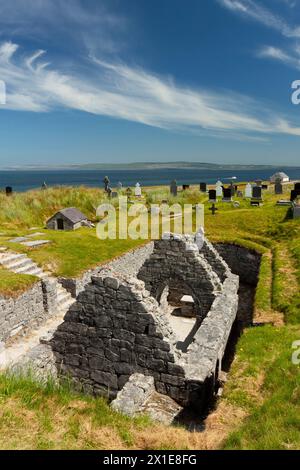 Teampall Caomhán ou préparé Église de Caomhán sur l'île d'Inisheer dans les îles d'Aran sur la Wild Atlantic Way à Galway en Irlande Europe Banque D'Images